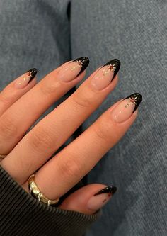 Almond Nails With Black Design, Black French Nail Designs, Nail Ideas For Summer 2023, Black Nails Design Ideas, Black And Gold Nail Art, Royal Nails, Black French Nails, Black Almond Nails