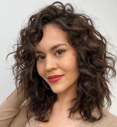 Wash And Go Haircuts, Shoulder Length Hairdos, Bob Lung, Shoulder Length Curls, Wavy Haircuts, Medium Curly Hair Styles, Wash And Go, Hairdos For Curly Hair