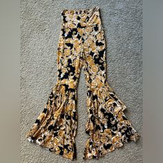 Size Sm/Md (Fits A Size 6-10) Inseam 33" Nwot - Worn Once! Pants That Make You Want To Dance!! Layered Ruffle Bell-Bottoms In The Dreamiest Mustard Floral. Features A High Waistband That Can Be Folded Down To Your Desired Rise These Bells Are Made From A Buttery Soft Brushed Poly/Spandex Blend. Similar To : Purusha People, Christie Dawn, Free People, Anthropologie, Madewell, Gardenbelle Fitted Flare Pants With Ruffles, Fitted Ruffle Flare Pants, Fitted Ruffled Flare Pants, Fitted Yellow Floral Print Pants, Fitted Full-length Ruffled Bottoms, Party Floral Print Wide Leg Pants, Printed Full-length Fitted Bottoms, High Waist Pants With Floral Print For Parties, High Waist Floral Print Pants For Party