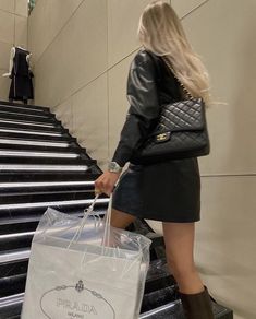 Zapatillas Veja, Winter Mode, Looks Street Style, Fashion And Style, Rich Girl, Lady Dior Bag, Shopping Bags, Luxury Life, Gossip Girl