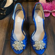 Never Worn Blue Rhinestone Wedding Shoes For Formal Occasions, Blue Rhinestone Wedding Shoes, Blue Wedding Shoes With Rhinestones, Blue Embellished Shoes For Formal Occasions, Blue Embellished Wedding Shoes, Blue Embellished Wedding Shoes For Formal Occasions, Blue Embellished Evening Wedding Shoes, Blue Embellished Wedding Shoes For Evening, Elegant Blue Embellished Wedding Shoes