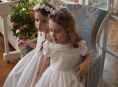 Vêtements cérémonie et mariage pour enfants 3 mois à 12 ans. Découvrez l'univers poétique et chic de Charlotte sy Dimby en ligne sur www.charlottesydimby.fr ou dans notre boutique L'Île aux Fées 66 rue Notre Dame des Champs Paris Dresses For Christening, Parisian Boutique, White Ceremony, Chic French Style, Ceremony Dresses, Christening Dress, White Gowns, White Dresses