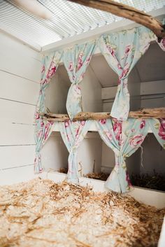 the inside of a bird house that is filled with wood shavings and birds