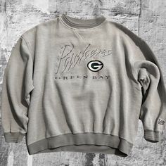 Vintage 90's  Green Bay Packers Lee Sport Crewneck Sweatshirt  Size Large Great overall shape with good graphics  Super soft and comfy  Any questions feel free to reach out! 90s Crew Neck Top With Embroidered Logo, 90s Style Crew Neck Sweatshirt With Embroidered Graphics, 90s Embroidered Logo Tops For Streetwear, 90s Streetwear Tops With Embroidered Logo, 90s Style Tops With Embroidered Logo For Streetwear, Vintage Relaxed Fit Top With Embroidered Logo, Vintage Crew Neck Top With Embroidered Graphics, Nfl Green Bay, Embroidered Crewneck