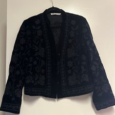 Size Small Winter Formal Outerwear With Floral Embroidery, Formal Winter Outerwear With Floral Embroidery, Embroidered Black Blazer For Fall, Embroidered Black Blazer For Winter, Black Embroidered Blazer For Fall, Embroidered Black Fall Blazer, Fall Embroidered Black Blazer, Formal Black Outerwear With Floral Embroidery, Black Embroidered Formal Outerwear