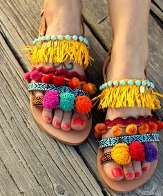 Pom pom Sandals, Greek leather sandals, Boho chic sandals, Colorful pom poms "Dominicana" Pompom Sandals, Leather Sandals Boho, Sandals Colorful, Sandals Greek, Pom Pom Sandals, Look Boho Chic, Diy Sandals, Boho Shoes, Mode Hippie