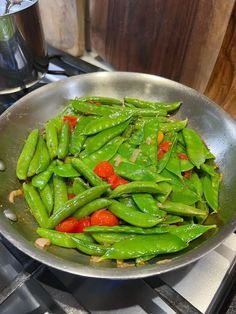 a pan filled with green beans and tomatoes