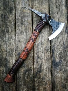 An axe I just finished. :) : Bladesmith Axes Design, Viking Tomahawk, Escudo Viking, Echipament Tactic, Battle Axes, Viking Axes, Seni Dan Kraf, Idee Cosplay