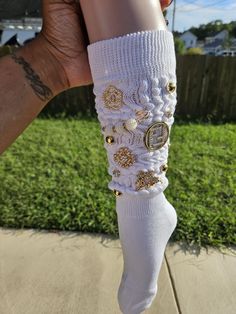 Socks with bling added Gold or silver Custom design can be a particular theme, initials, football team, breast cancer, etc. Bling Socks Outfit, Bejeweled Socks, Junk Socks With Charms, Bedazzled Socks, Sock Charms, Charm Socks, Junk Socks, Bling Socks, Crystal Socks