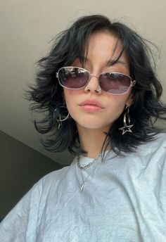 Short Shag Layered Haircuts, Short Haircuts For Women Heart Shaped Face, 90s Choppy Bob, Aesthetic Mid Length Hair, Heavily Layered Short Hair, Short Choppy Wavy Hair, Shaggy Short Hair No Bangs, Uneven Short Hair, Types Of Short Haircut For Women