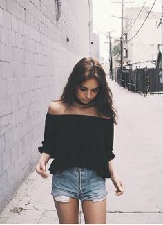 Lookcitos coquetos para cuando vas a salir con un chico Bamboo Clothing, Mode Inspo, 인물 사진, Outfit Goals, Off The Shoulder Top, Looks Style, Mode Inspiration, Style Outfits