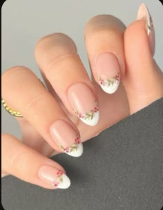 Christmas Holly nails, french tips Nail Art Noel, Winter Manicure, Nagel Tips, Simple Gel Nails, Thanksgiving Nails, Winter Nail Designs, Festival Nails