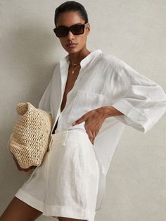 Linen Shorts Outfit, Runway Outfits, Casual Bottoms, Fashion People, Fashion Editor, Linen Shorts, Linen Clothes, Workwear Dress, Mode Outfits