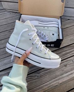 Boty Converse, Cute Converse Shoes, Cute Converse, Trendy Shoes Sneakers, Preppy Shoes, Cute Nike Shoes, Cute Sneakers, Hype Shoes, Aesthetic Shoes