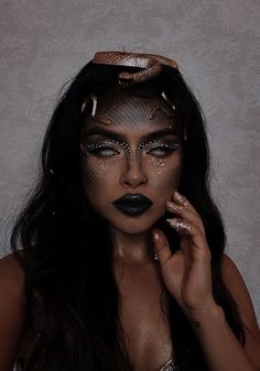 Medusa Hair Ideas, Medusa Face Makeup, Medusa Make Up Ideas, Fantasy Halloween Makeup, Hot Medusa Costume, Halloween Makeup Medusa, Halloween Medusa Makeup, Halloween Costume Concepts, Medusa Makeup Look