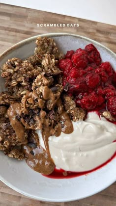 Pan Granola, Scrambled Oats, Frozen Raspberries, Makanan Diet, Healthy Food Dishes, Healthy Food Motivation, Soy Protein, Healthy Sweets Recipes, Cacao Nibs