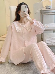 Sleep Wear Aesthetic, Ootd Rumahan, Aesthetic Pyjamas, Lounge Wear Aesthetic, Bedtime Outfit, Night Suit For Women, Maternity Photo Outfits