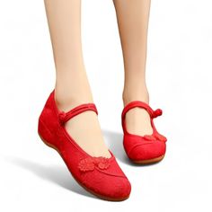 ❁Unleash your inner fashionista with our stunning red ballet flats featuring a beautiful ruyi knot applique!  These exquisite shoes are meticulously crafted for both comfort and style, ensuring you stand out from the crowd while feeling your best. ❁A Touch of Tradition with a Modern Flair: ⋆Eye-Catching Red Flat Design: A classic silhouette in a vibrant red hue makes these flats a bold and stylish statement piece. ⋆Symbolic Ruyi Knot Applique: A beautifully embroidered ruyi knot, a symbol of goo Red Chinese Wedding, Wedding Flat Shoes, Red Ballet Flats, Wedding Shoes Flats, Red Flats, Wedding Flats, Chinese Knot, Chinese Wedding, Shoe Gifts