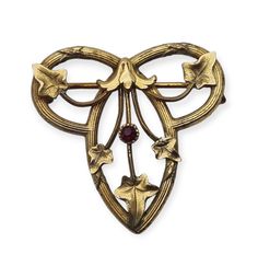 Delicate antique brooch of French origin from the Belle Epoque era, ideal for women. Small in size, this modernist golden pin with garnet-colored rhinestones is decorated with nature motifs, circa 1910. Perfect as a gift for her, ideal for collectors and lovers of vintage jewelry. Characteristics: Weight: 2.16 grams. Dimensions: 2.7 cm long and 2.7 cm wide approximately. **Composition Main material: gold metal. Contrast: No visible seal. Acid test: Performed. Other materials: Garnet-colored rhin Gold Art Nouveau Brooch For Collectors, Art Nouveau Wedding Brooches With Filigree, Art Nouveau Filigree Brooch For Collectors, Collectible Art Nouveau Filigree Brooches, Victorian Filigree Brooches For Vintage Events, Victorian Brooches For Vintage Events, Ornate Antique Gold Brooches For Collectors, Victorian Style Bronze Brooches For Formal Occasions, Bronze Victorian Brooch For Formal Occasions