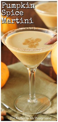 Pumpkin Spice Martini Recipe, Holiday Cocktails Vodka, Fall Martinis Recipes, Pumpkin Martini Recipe, Pumpkin Spice Martini, Drinks Corner, Pumpkin Spice Cocktail, Pumpkin Martini, Fall Beverages