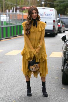 Street Style 2017, Moda Paris, Cool Street Fashion, High Fashion Street Style, Street Style Looks, Beautiful Fashion, Modest Fashion, Classy Outfits