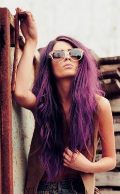 hair chalk - dark purple Street Mode, Beachy Hair, Cute Sunglasses, Wearing Sunglasses, Bohol, Man Ray, Hair Envy, Purple Hair