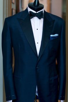 #Midnight blue for the #groomsmen #finetuxedos #tuxedo #mensformalwear Tuxedo Peak Lapel, Midnight Blue Tuxedo, Paisley Tuxedo, Midnight Blue Wedding, Blue Tux, Mens Wearhouse