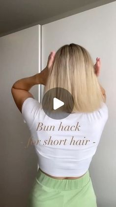 Bun Hack For Short Hair, Bun Hack, Natural Hair Tutorials, Shoulder Length Hair Cuts, Amazing Hair, Hair Videos Tutorials, Crazy Hair Days, Hair Tutorials, Braids For Short Hair