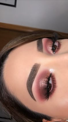 Shocking Pink Eye Makeup, Pink Dark Makeup Looks, Peach And Pink Makeup, Peach Pink Eyeshadow, Eyeshadow Looks Pink And Brown, Pink Smokey Eye Hooded Eye, Dusty Pink Eyeshadow, Smokey Peach Eye Makeup, Smokey Pink Eyeshadow