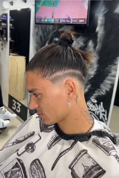 Foxtail Haircut Men, Nunez Haircut, Manbun Undercut Fade, Long Hair Undercut Mens, Boys Man Bun Haircut, Undercut Men Long Hair, Topknot Hairstyles