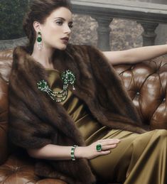 Fabulous Furs, Green Jewelry, Fashion Mistakes, Fur Fashion, Royal Fashion, Winter Fashion Outfits, Elegant Woman, Classy Outfits, Instagram A