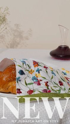 Challah Bread Cover
challah cover embroidery Bread Challah, Jewish Bread, Cover Design Ideas, Challah Cover, Kitchen Wares