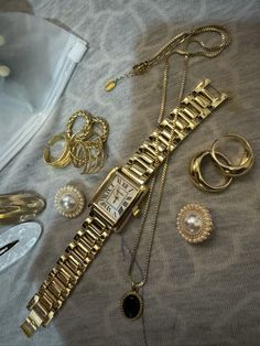 Jewllery Post, Acssesories Aesthetic, Accessories Moodboard, Chunky Gold Jewelry, Jewelry Product Shots, Wrist Jewelry