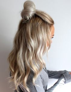 tips for getting loose beachy waves | icy blonde half-up top knot Real Hair Wigs, Penteado Cabelo Curto, Long Blonde, Lace Hair, Quick Hairstyles, Long Blonde Hair, Blonde Ombre, Blonde Hair Color, Blonde Highlights