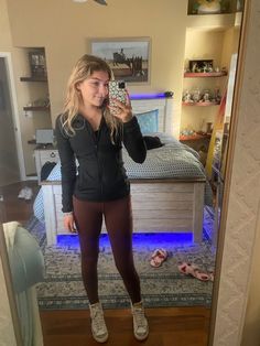 Outfits With Lululemon Jacket, Outfits With Lulu Leggings, Lululemon Outfit Jacket, Basic Lululemon Girl, Define Jacket Outfit Aesthetic, Lulu Jacket Outfit, Lulu Define Jacket Outfit, Lululemon Jacket Outfit, Lulu Aesthetic