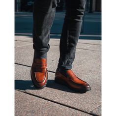 Introducing the Dwight penny loafer- a symbol of effortless style and comfort. Slip into sophistication with its supple, easy slip on design. Handcrafted with classic loafer detailing, it exudes timeless beauty. Perfect for the office, it pairs seamlessly with formal attire, making it an essential addition to any wardrobe seeking elegance and ease. This loafer combines traditional craftsmanship with modern convenience, ensuring you look polished and professional with minimal effort. Dress Mules, Casual Oxford Shoes, Look Polished, New York Mens, Dress Loafers, Oxford Dress Shoes, Closed Toe Shoes, Driving Loafers, Oxford Dress