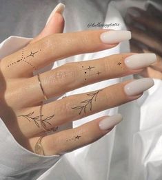 Miniature Tattoos, Tattoo Main, Bull Tattoo, Tato Henna, Pretty Hand Tattoos