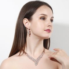 If you’re looking for a fine jewelry which looks sepecial,   precious stone please  consider cubic zirconia bridal jewelry. Dubai Necklace, Pearl Bridal Jewelry Sets, Wedding Party Accessories, Gold Jewelry Sets, Golden Jewelry, Cubic Zirconia Necklace, Pearl Necklaces, Cubic Zirconia Jewelry, Luxury Necklace