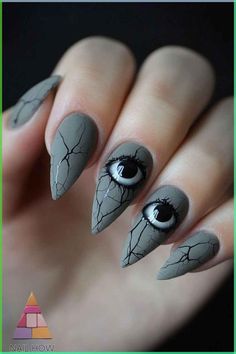 Halloween Nails Designs Black, Cracked Nails Design, Creepy Nail Designs, Eye Nail Art Design, Nail Design Dark, Creepy Nail Art, Eye Nails Design, Creepy Halloween Nails, Nail Themes