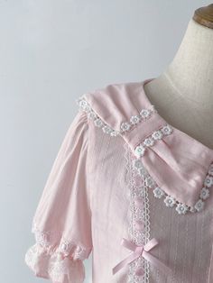 Size 			S 			L 		 		 			Full Length 			52 			56.5 		 		 			Bust 			105 			120 		 		 			Waist 			95 			112 		 		 			Shoulders 			37 			41.5 		 		 			Sleeve Length 			27 			29.5 Pink Lace Collar Top For Spring, Spring Pink Top With Lace Collar, Pink Doll Collar Blouse For Spring, Pink Blouse With Doll Collar For Spring, Pink Blouse With Peter Pan Collar For Spring, Pink Peter Pan Collar Blouse For Spring, Pink Peter Pan Collar Top For Spring, Feminine Doll Collar Blouse For Summer, Feminine Summer Blouse With Doll Collar