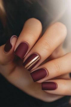 Winter Fall Nail Designs, Burgundy Accent Nails, November Nails Maroon, Gloss And Matte Nails, Matte Burgundy Nails Short, Maroon Nails Design Short, Silver Fall Nails, November Nails Fall Matte, Fall Accent Nail Ideas