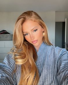 Daniella Love Island Hair, Hair Inspo Honey Brown, Red Hair With Honey Highlights, Blonde Highlights In Auburn Hair, Strawberry Ombre Hair, Sunkissed Red Hair, Dark Red Hair With Strawberry Blonde Highlights, Stawberryblonde Hair, Light Red Gold Hair