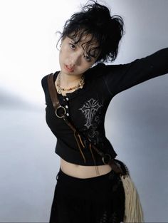 Japanese Metal Aesthetic, Grunge Y2k Harajuku, Drainer Style Fashion, Chinese Y2k Fashion, 2000s Grunge Fashion, 90s Punk Aesthetic, 90s Japanese Street Fashion, 2000s Grunge Aesthetic, Subversive Outfits