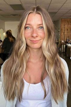 Long Hair with Dirty Sun-Kissed Blonde Balayage and Money Pieces Blonde With Money Pieces, Dirty Blonde Balayage, Blonde Balayage Ideas, Natural Blonde Balayage, Soft Blonde Highlights, Brunette With Blonde Highlights, Natural Dark Blonde, Hair Color Inspiration, Money Pieces