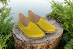 Wide toe box, authentic, stylish handcrafted,  genuine leather yellow women's barefoot shoes. Perfect authentic gift for friends, couples family and for yourself! These traditional authentic barefoot Turkish yemeni shoes make you feel comfortable. Thanks to the wide toe box, your toes will have extra room in the shoes. We use the best leather in our shoes and all our handcrafted shoes are made to order.  The Shoes are suitable for wearing inside or / and outside. Wanna see more Charooq for women Authentic Shoes, Shoes Stylish, Shoes Comfy, Best Leather, Shoes Stand, Barefoot Shoes, Extra Room, House Shoes, Stitching Leather