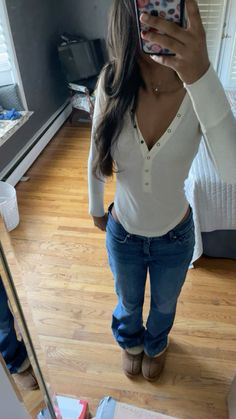 #outfits #inspo #henley Miss Me Jeans Outfit, Henley Top Outfit, Outfits Stockholm, Casual Neutral Outfits, Shoes Outfit Fashion, Cold Outfits