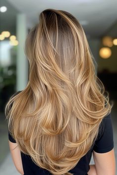 Honey Blonde Hair Long Layers, Sunny Hair Color, Long Hair With Layers And Highlights, Honey Blonde Layered Hair, Blond Honey Hair, Long Blonde Highlighted Hair, Long Layered Hair Blonde, Honey Babylights, Warm Honey Blonde Hair Balayage