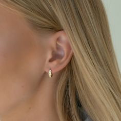 ✨ OPENING SALE: -30% OFF SALE 🛍️ADD 2 OR MORE ITEMS FOR FREE TRACKED FAST SHIPPING! Nature's elegance meets luxury in our Dainty Leaves Hoop Earrings. Adorned with diamonds, these hoops capture the beauty of leaves in a sparkling embrace. H O W ∙ T O ∙ O R D E R 1.Select options from the menu (Finish) 2.Add to cart and proceed to checkout I T E M ∙ S P E C I F I C A T I O N S * Material: High Quality Solid 925 Sterling Silver * Finish: Sterling Silver ∙ 18K Gold ∙ Rose gold * Dimensions:  10.3 mm W H Y ∙ CHOOSE ∙ PIANA ME ∙ * Exceptional quality and attention to details. We use real 925 Sterling Silver. * Enjoy significant cost savings without compromising on style or quality. * Our lightweight pieces are both adorable and versatile, perfect for everyday. PRODUCTION ∙ T I M E * At Piana M White Halo Huggie Earrings, White Small Hoop Earrings With Halo Design, White Hoop Earrings With Halo For Wedding, Minimalist Hoop Diamond Earrings For Wedding, Dainty Huggie Earrings For Wedding, White Diamond Huggie Earrings For Wedding, Anniversary Small Hoop Huggie Earrings, Small Hoop Huggie Earrings For Wedding, Wedding Huggie Hoop Earrings With Halo