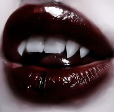 Teeth Aesthetic, Modern Vampires, Victorian Vampire, Vampire Lips, Vampire Makeup, Vampire Fangs, Vampire Teeth, Vampire Girls, Gothic Vampire