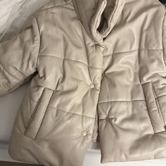 Reposhing Has Signs Of Wear Stain Colors, Puffer, Size 4, Jackets & Coats, Jackets For Women, Signs, Cream, Women Shopping, How To Wear